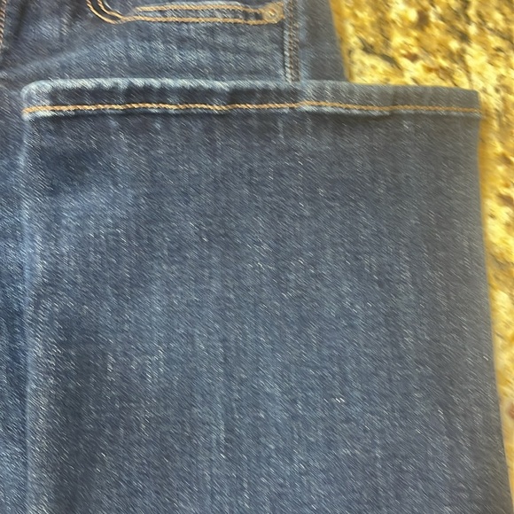 American Eagle In excellent condition, size 4, kick boot style jeans - Picture 2 of 7